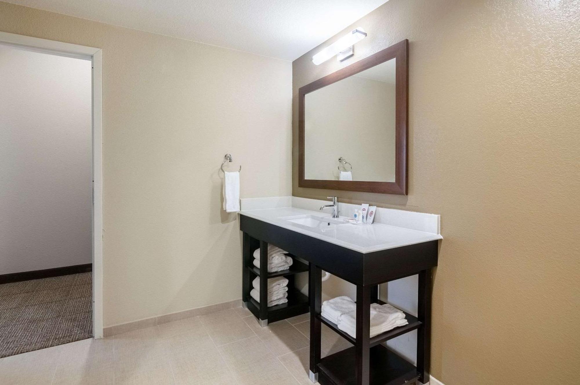 אוקלהומה סיטי Comfort Suites Meridian And I-40 מראה חיצוני תמונה